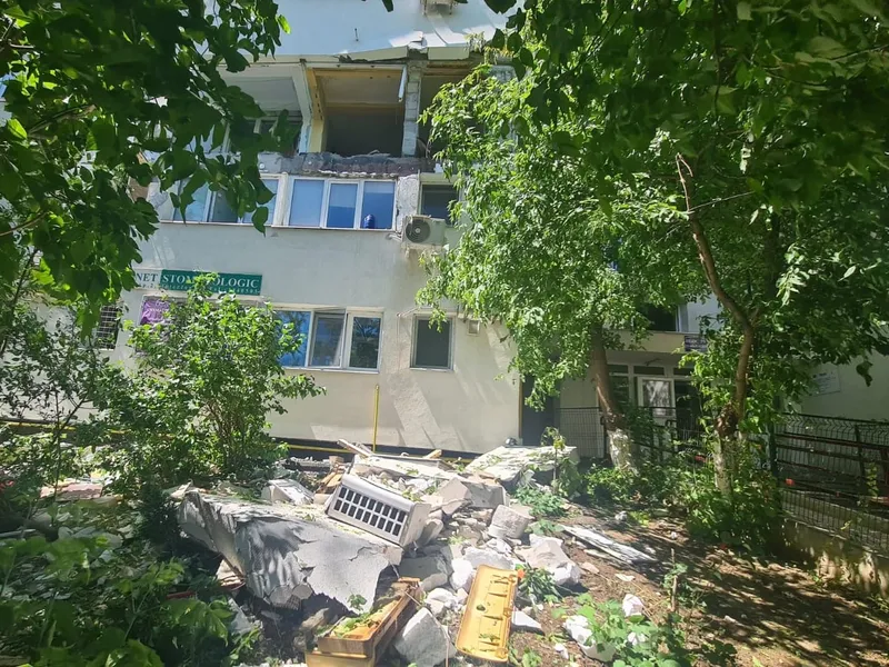 Explozie la un bloc din Capitală - Foto: ISU B-IF