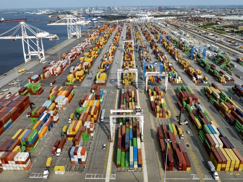 Containere de transport maritim în Portul Baltimore, pe 7 august - Foto: Profimedia Images