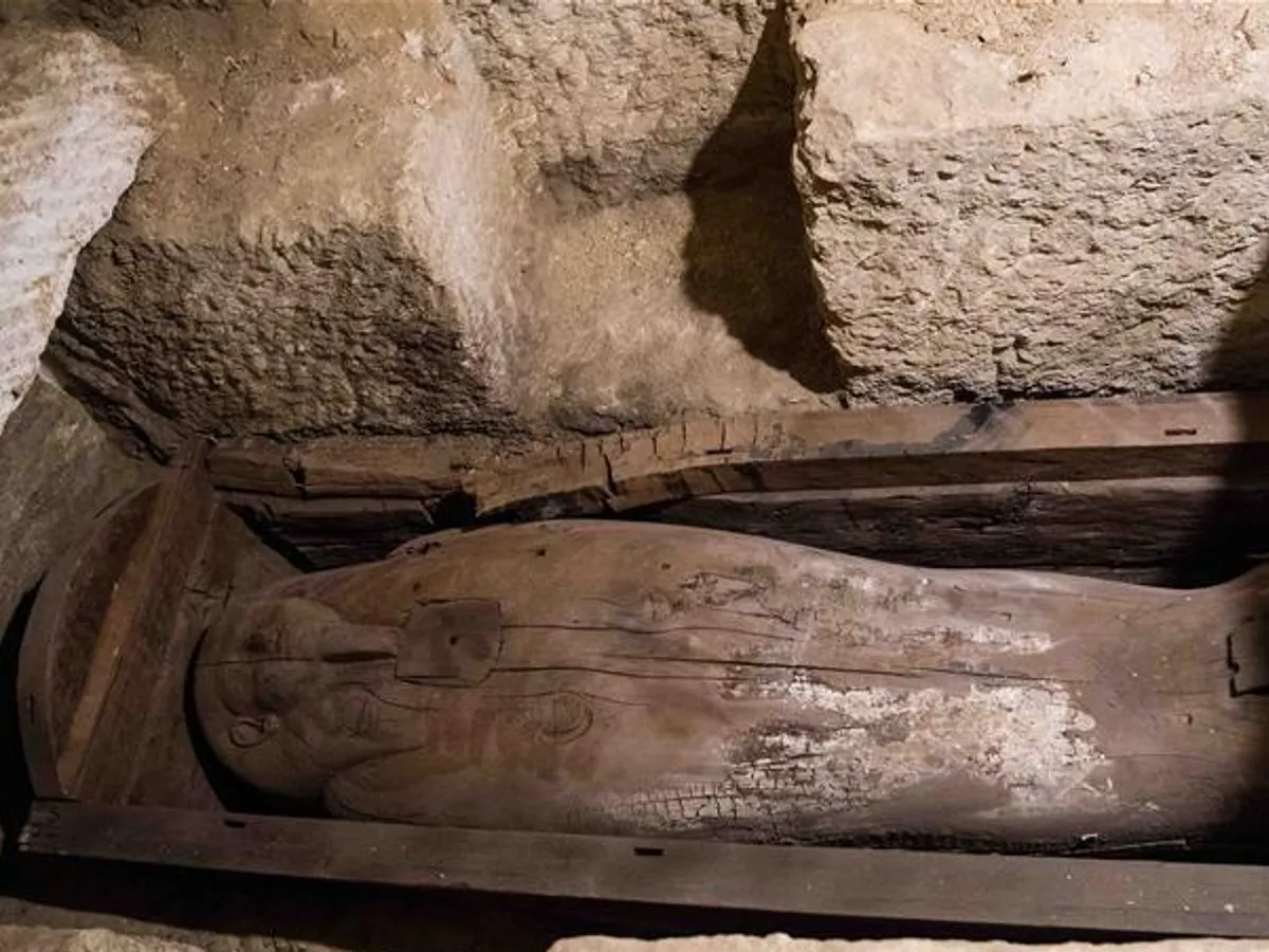 Arheologii au descoperit circa 250 de morminte, cu o vechime de peste 4.000 de ani, în Egipt. / Foto: newsaf.cgtn.com
