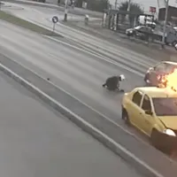 Polițist la pământ/FOTO: digi24.ro
