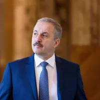 Ministrul Apărării, Vasile Dîncu: Astăzi, bărbații nu mai vorbesc despre armată, ci despre epilare. / Foto: rfi.ro