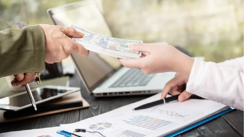 Ce salarii au românii în diaspora? 4.500 € - Italia, 4.300 € - Germania, 10.000 $ - SUA. Ce lucrează - Foto: Freepik (rol ilustrativ)