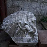 Bucata de sarcofag găsită în casa unui constănțean. Sursa imagine: IJP Constanța / news.ro