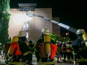 3 morți și 55 de răniți, într-un incendiu izbucnit la un spital - Foto: Profimedia Images
