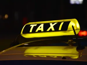 Un taximetrist a luat 400 de euro unui turist din Otopeni până în București. Avea 90 de ani - Foto: Arhivă (imagine cu rol ilustrativ)