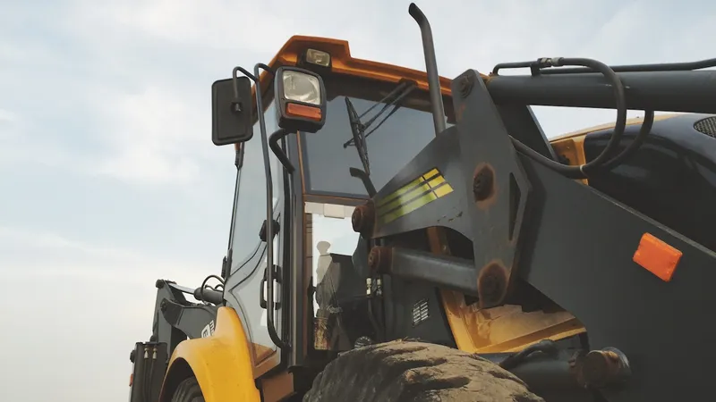 „Dorel” și-a făcut treaba la Urleta. A rupt cu excavatorul fire electrice, jumătate de sat fără apă - Foto: pexels.com/Omkar Patyane - Imagine cu rol ilustrativ