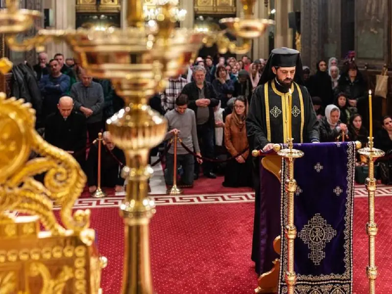 Slujbă la biserică Foto: Basilica.ro / Raluca Ene