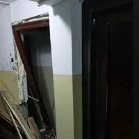 VIDEO Explozie puternică, într-un bloc din Piteşti. O femeie a ajuns la spital, cu răni grave - Foto: captură video Digi24