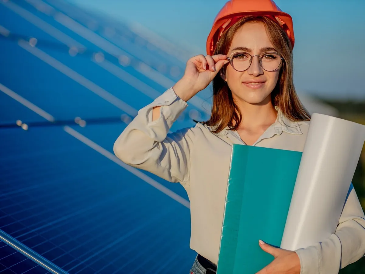 Cum poți să cumperi panouri fotovoltaice second-hand - Foto: Freepik (cu rol ilustrativ)