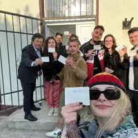 Lecție de civism în Vama Veche. Tinerii au format cozi la secția de votare de la 06.30 dimineața - Foto: Facebook/ Daniel Gheorghe Georgescu