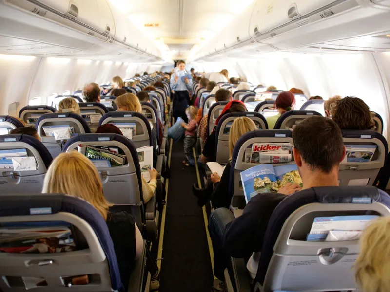 Locurile din avion evitate de pasageri. Sunt cele mai ieftine și cele mai sigure în caz de accident - Foto: Profimedia images