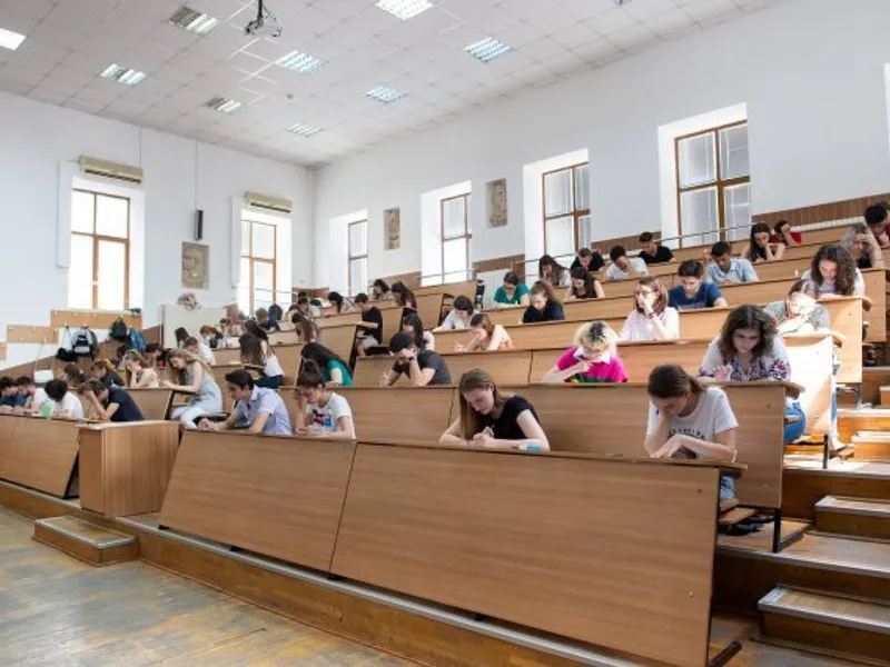 Emoţii maxime pentru mii de candidaţi: admiterea la UMF, în 85 de săli de la patru universităţi/FOTO: ziaruldeiasi.ro