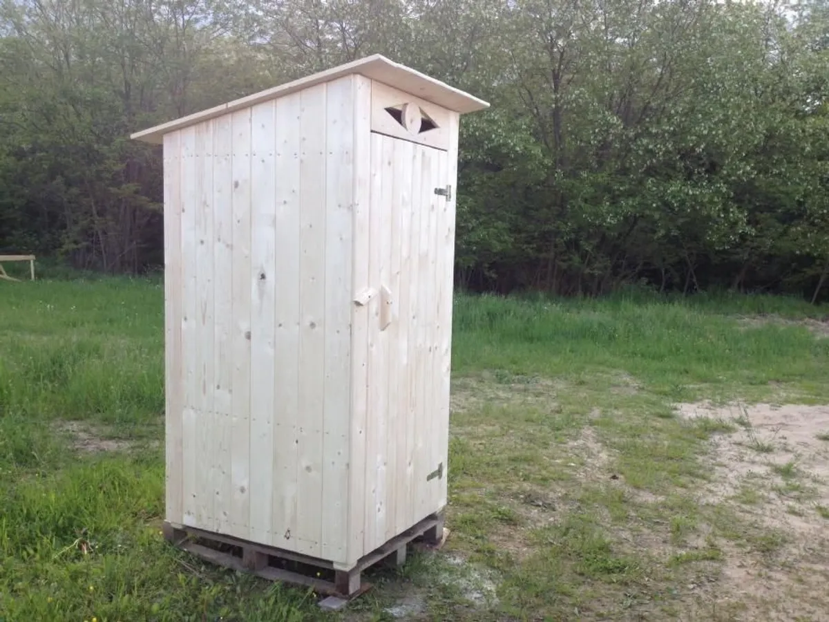 România Secolului XXI: 4 din 10 români nu beneficiază de canalizare. Au WC-ul în curte sau fosă - Foto: europafm.ro (Imagine cu rol ilustrativ)