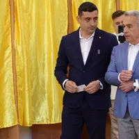 George Simion și Călin Georgescu, la urne - Foto: INQUAM PHOTOS / Octav Ganea