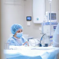 Spitalele vor trebui să pună această condiţie financiară asistenţilor medicali. Cât vor plăti ei? - Foto: Pexels/Anna Shvets
