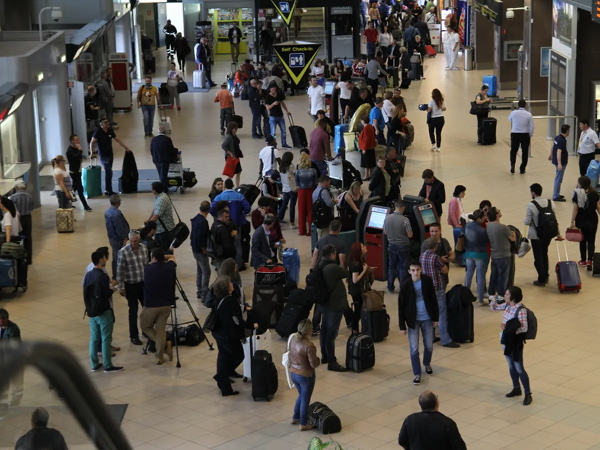 Aeroporturile SUA, afectate de cozi uriașe după demisia a peste 480 de agenți TSA în blocajul guvernului