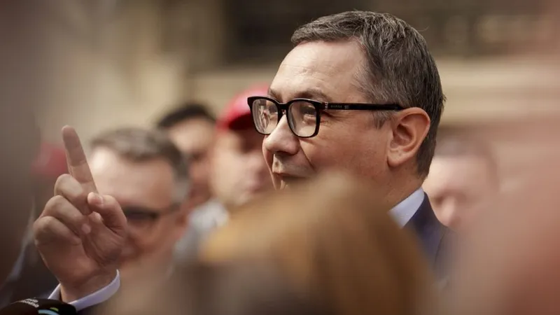 Ponta spune cum i-a salvat pielea lui George Simion. „Niște structuri mi-au cerut să îl extrag” - Foto: Profimedia Images