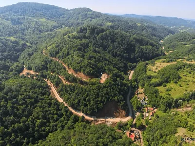 Drumul Regelui, noua șosea din Munții Zarandului. De la bârlogul haiducilor lui Față Neagră la casa lui Arsenie Boca și Vața Băi