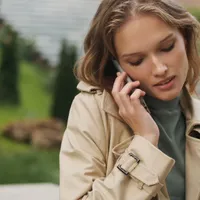 O femeie sună la telefon - Foto: freepik (rol ilustrativ)