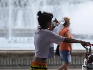 Cod portocaliu de caniculă, în București și mai multe județe. Temperaturile trec de 40°C - Foto: INQUAM PHOTOS (Imagine cu rol ilustrativ)