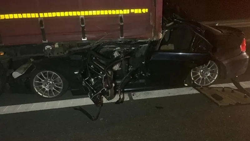 O tânără de 25 de ani a murit după ce a intrat BMW-ul sub un TIR. Voia să se sinucidă. / Foto: lugojinfo.ro
