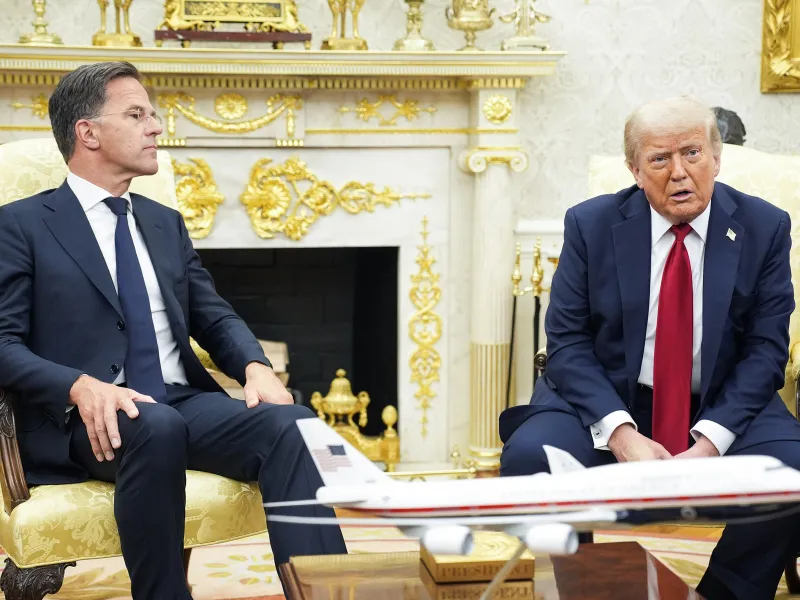 Secretarul general al NATO, Mark Rutte, cu președintele Statelor Unite, Donald Trump, în timpul unei întâlniri în Biroul Oval al Casei Albe - Foto: Profimedia Images