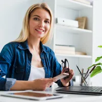Cum pot primi românii 660 de lei lunar? Cine beneficiază de acești bani și pentru ce e ajutorul - Foto: Freepik (Imagine cu rol ilustrativ)