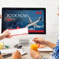 Cum cauți bilete ieftine de avion în 2025. În ce zi și cu cât timp înainte trebuie să rezervi zborul - Foto: Profimedia images