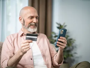 Începe distribuția pensie pe iunie. Ce se întâmplă după jaful de 10.000.000 lei? Când intră pe card? - Foto: Freepik