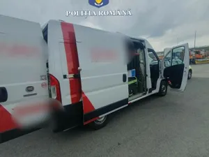 Ce s-a descoperit într-o autoutilitară pe A1? Au intrat pe fir polițiștii de Investigații Criminale