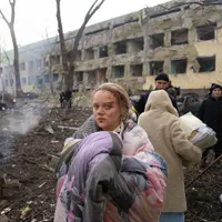 Cum motivează rușii bombardarea maternității din Mariupol: Acolo au adus soldați în poziție de luptă/FOTO: Twitter