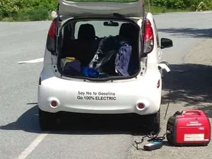 Rămâi în „pana prostului” cu mașina electrică?„Salvarea” poate fi un generator? Ce spun specialiștii - Foto: lelombrik.net (Imagine cu rol ilustrativ)
