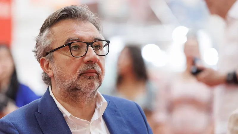 Prezent la Festivalul Internaţional de Teatru de la Sibiu, ministrul Culturii Lucian Romașcanu a spus că intenţionează să lanseze un program naţional de dotare a tuturor teatrelor cu echipamente de scenă - Foto: INQUAM PHOTOS/ Bogdan-Ioan Buda