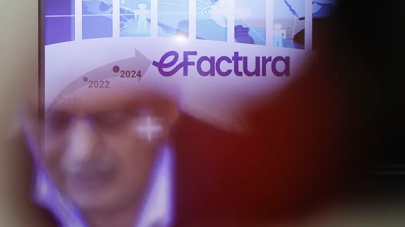 Sistemul e-Factura, actualizat! Ce schimbări s-au adus și cum poate fi folosit direct de pe ANAF.ro - Foto: INQUAM Photos/ Octav Ganea/ Imagine cu caracter ilustrativ
