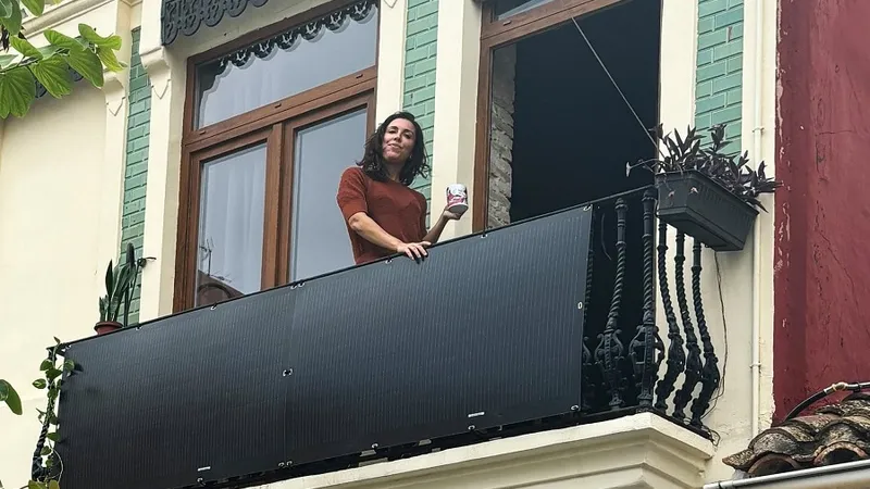 Panourile fotovoltaice de balcon reduc factura la curent cu 30%