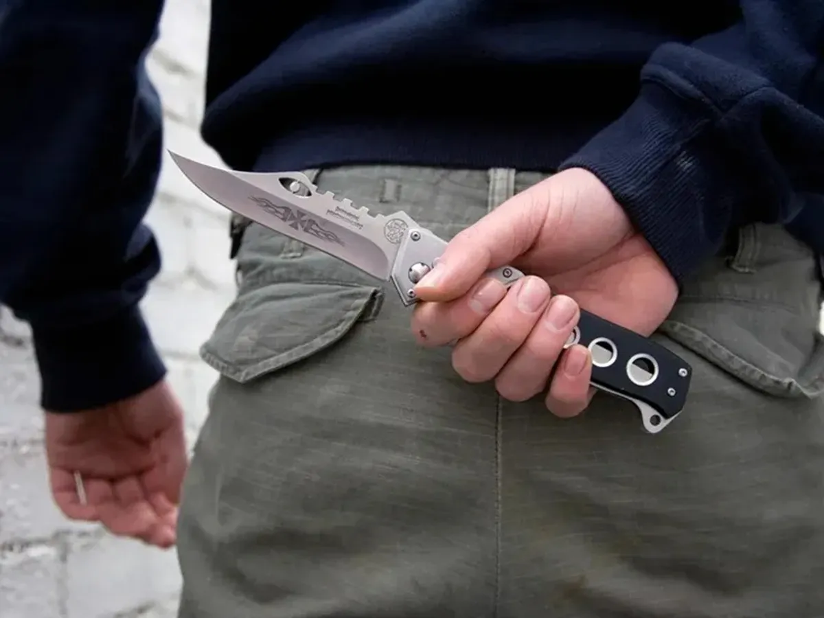 Noapte sângeroasă de Halloween, lângă București. Un colindător de 13 ani a înjunghiat un bărbat