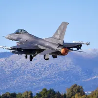 VIDEO Avioanele F-16 ale României vor avea rachete de 400.000$ ce lovesc la sol  - Foto: Profimedia Images
