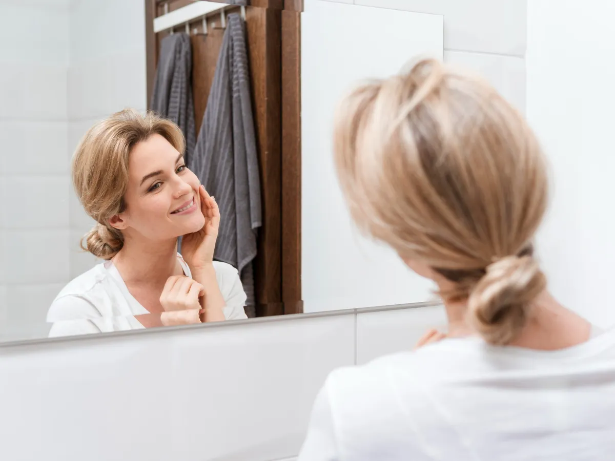 Există o vârstă anume la care apar riduri pe față și se lasă pielea. Cum încetinim îmbătrânirea - Foto: Freepik.com (rol ilustrativ)