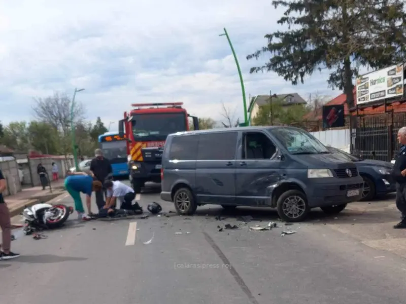 Un motociclist de 36 de ani a murit. O dubă i-a tăiat fața și s-a înfipt în ea - Foto: calarasipress.ro