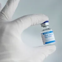 COVID-19: EMA studiază noi posibile efecte secundare ale vaccinurilor care utilizează ARN mesager/FOTO: Unsplash