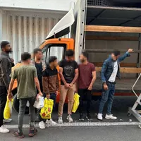 Zece sirieni, depistați de polițiștii de frontieră la Vama Veche. Erau ascunși într-o autoutilitară - Foto: Poliția de Frontieră