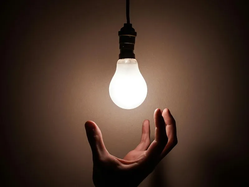 Foarte probabil, va exista o reducere a TVA la energia electrică. Care poate fi aceasta? - Foto: Pexels/Luca Nardone