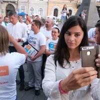 Dan Barna a reușit să strângă cele 200.000 de semnături pentru candidatura la Președinție. Foto Inquam Photos/Raul Stef