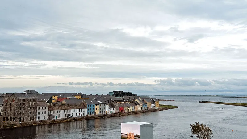 Pavilionul oglinzii, Galway, Irlanda