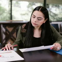 Ce taxe şi impozite noi introduce Guvernul? Sunt vizate maşinile, locuinţele şi terenurile - Foto: Pexels/RDNE Stock project