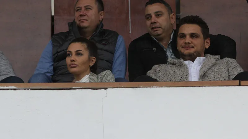 Dragnea Jr. e fermier de Teleorman. Foto Inquam Photos/Octav Ganea