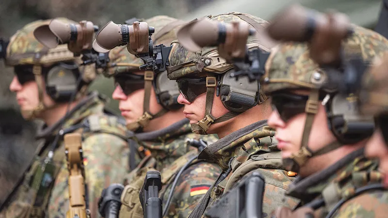 RĂSPUNS Forța de răspuns rapid NATO va crește de la 40.000 la peste 300.000 de militari și actualele batalioane desfășurate în opt țări est-europene ar putea fi mărite - Foto: Profimedia Images
