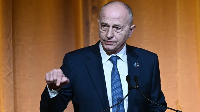 Geoană renunță la sluba de zeci de mii de euro de la NATO să candideze la președinția României - Foto: Profimedia Images