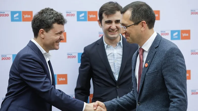 Vlad Voiculescu și Nicușor Dan. În spate este Claudiu Năsui, șeful USR București. Sursa foto: Inquam Photos / George Călin