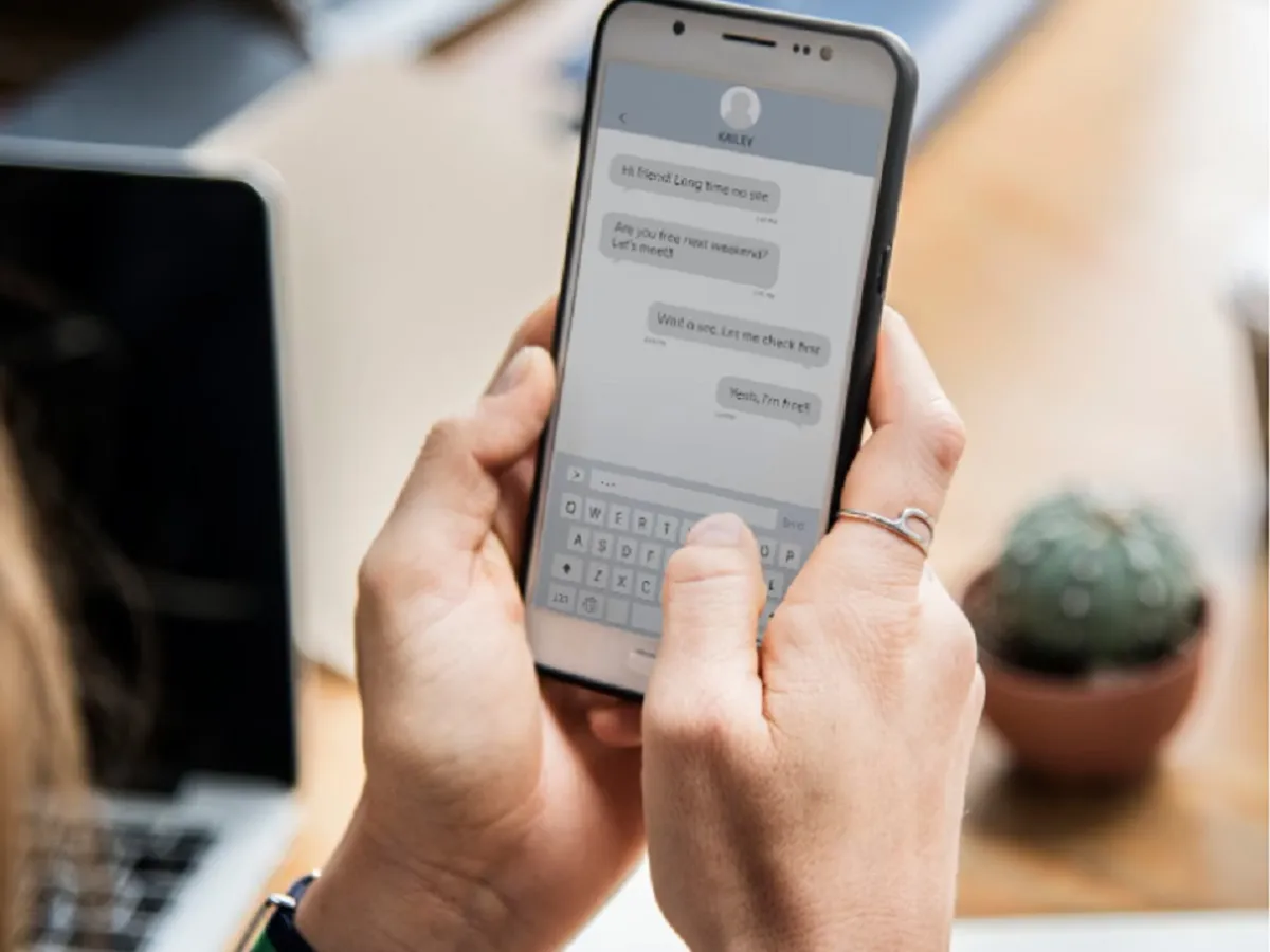 Mesaj pe telefon - Foto: Freepik (rol ilustrativ)